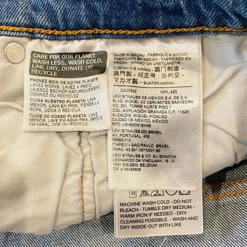 Levi’s 14/15 (32) 501s Shorts, High Rise Womens Denim Shorts Stretch Button Fly